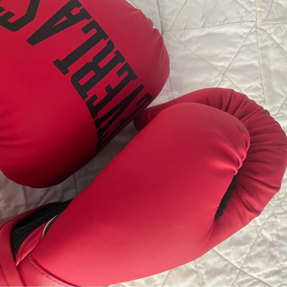 Everlast Red Training Boxing Gloves with Black Accents - Picture 5 of 6